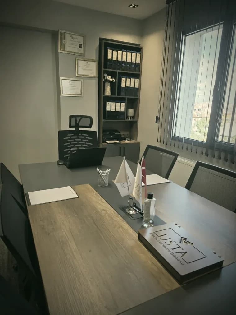 Toplantı odası, pencere tarafı